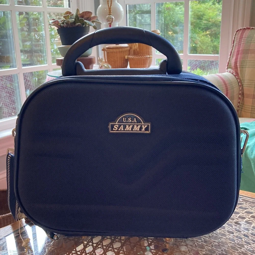 Sammy USA navy blue train case with lots of storage. New. Has lock. - Picture 2 of 10